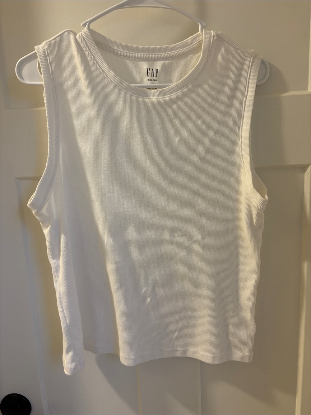 GAP Women's White Ribbed Sleeveless Crewneck Tank